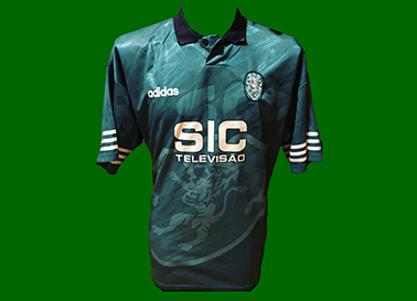 1995/96. Camisola Adidas do Sporting, do Dominguez, usada no jogo de 2 de fevereiro de 1995-11-02 contra o Rapid Wien. O Sporting perdeu 4-0.